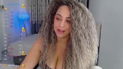 _just_a_queen_3 online show from November 6, 11:00 am