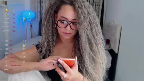 _just_a_queen_3 online show from November 10, 12:59 pm