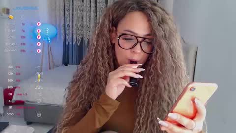 _just_a_queen_3 online show from November 18, 11:47 am