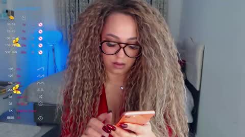 _just_a_queen_3 online show from December 16, 9:03 am