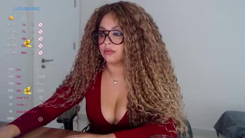 _just_a_queen_3 online show from February 19, 5:53 pm