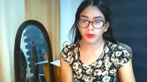 Snapshot of _karie_ chatting on April 28, 8:41 am _karie_ online show from April 28, 8:41 am