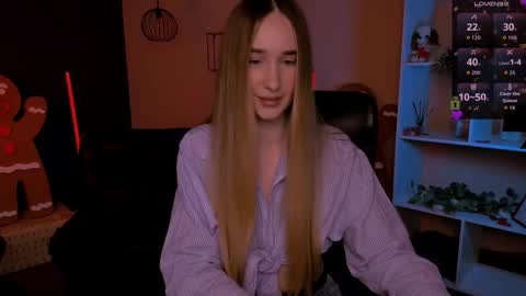 _kellykitten_ online show from December 18, 10:10 am