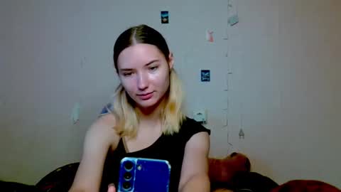 _kikiclark_ online show from October 9, 12:03 pm
