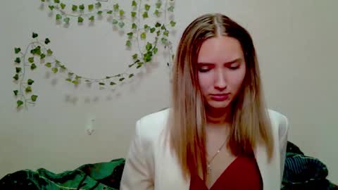 _kikiclark_ online show from November 21, 10:30 pm