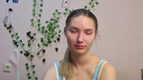 _kikiclark_ online show from March 1, 8:55 pm