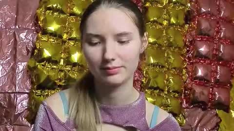 _kikiclark_ online show from March 21, 9:18 pm