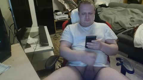 _kitsu_ online show from November 19, 2:28 pm