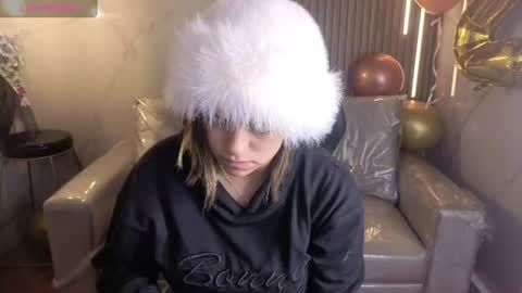 Snapshot of _kitten_1 chatting on July 11, 4:15 am _kitten_1 online show from July 11, 4:15 am