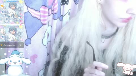 Snapshot of _kuroneeko_ chatting on December 16, 6:16 pm  kuro  online show from December 16, 6:16 pm