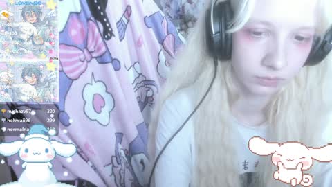 Snapshot of _kuroneeko_ chatting on December 17, 7:26 pm  kuro  online show from December 17, 7:26 pm