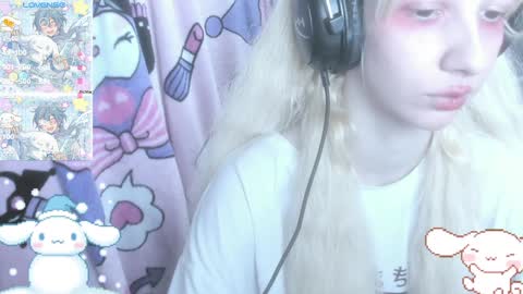 Snapshot of _kuroneeko_ chatting on December 25, 7:02 pm  kuro  online show from December 25, 7:02 pm