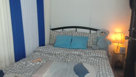 Kylie online show from February 15, 2:33 pm