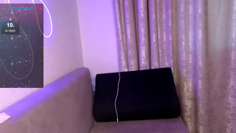 _kylle_ online show from June 25, 6:56 pm