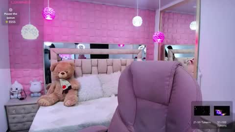 Laura online show from January 14, 1:06 pm