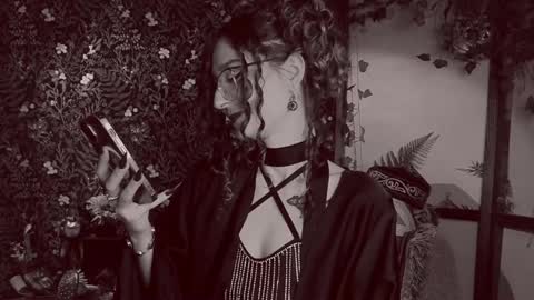 Snapshot of _lady_luna_ chatting on December 28, 12:04 am Lady Luna online show from December 28, 12:04 am