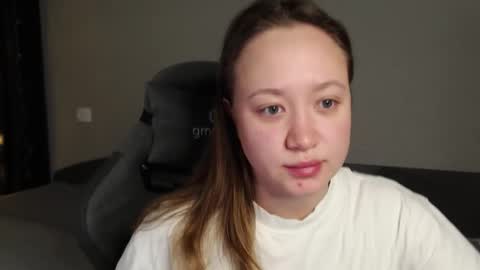 _lalune_ online show from December 18, 3:12 am