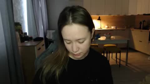 _lalune_ online show from February 11, 10:09 am