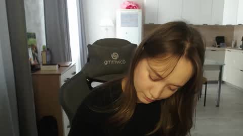 _lalune_ online show from March 7, 12:02 pm