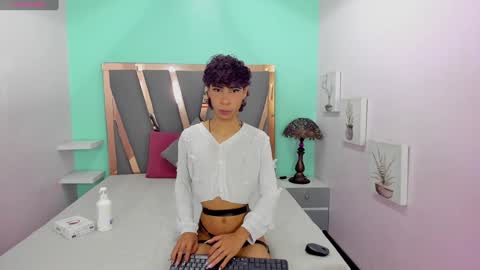  L E M M O N  online show from February 6, 8:02 pm