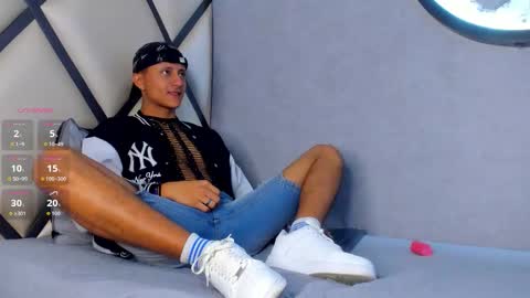 Snapshot of _leohot_ chatting on September 14, 3:27 am _leohot_ online show from September 14, 3:27 am