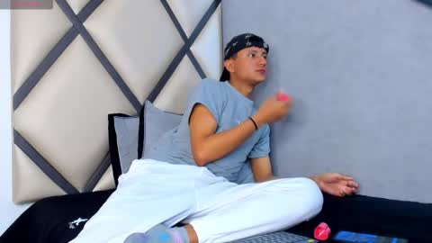 Snapshot of _leohot_ chatting on October 10, 3:38 am _leohot_ online show from October 10, 3:38 am