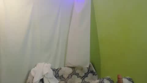 _lilies_gigi_ online show from December 11, 10:16 pm