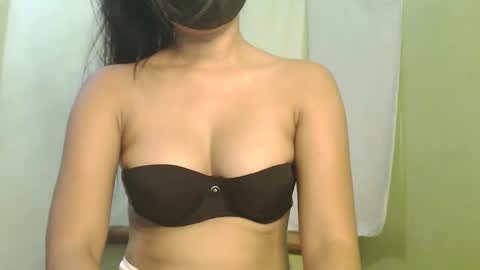 _lilies_gigi_ online show from December 17, 12:05 am