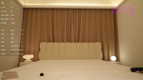 _lillilly_ online show from January 18, 4:27 am