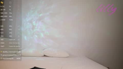 _lillilly_ online show from May 30, 4:53 am
