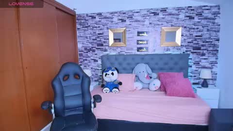 Snapshot of _lilly_miller chatting on November 6, 6:20 pm Liily online show from November 6, 6:20 pm