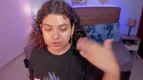 Snapshot of _lilly_miller chatting on December 2, 8:04 pm Liily online show from December 2, 8:04 pm