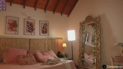 Lissana online show from April 28, 7:52 pm