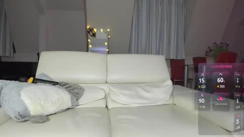 Snapshot of _little_minxxx_ chatting on February 17, 10:58 pm Julia online show from February 17, 10:58 pm