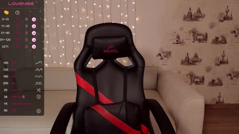 Snapshot of _little_sunshine_ chatting on December 16, 7:04 am  My name is lina Lush is activePrivate is Open online show from December 16, 7:04 am