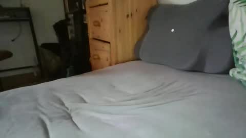 _longsword_123 online show from April 17, 4:10 pm