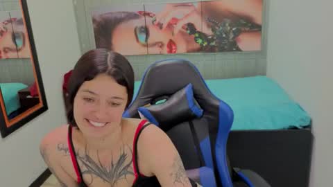 Lucia online show from February 14, 7:10 pm