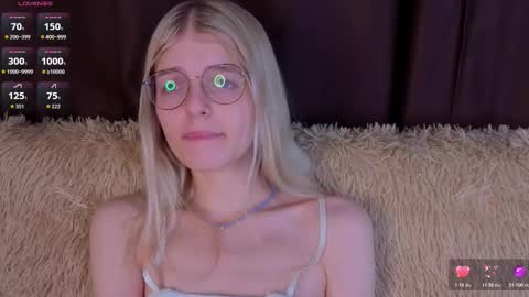 Snapshot of _luckybet_ chatting on November 5, 9:04 pm Monica online show from November 5, 9:04 pm