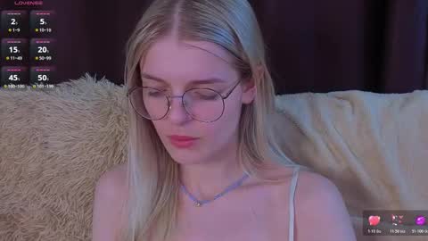 Snapshot of _luckybet_ chatting on November 15, 6:26 pm Monica online show from November 15, 6:26 pm