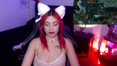 Snapshot of _lucyx__ chatting on January 8, 12:17 am Queen. Help me reach 100 thumbs up online show from January 8, 12:17 am