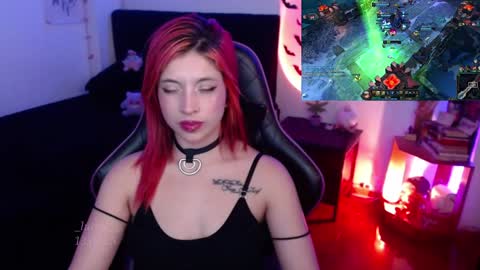 Snapshot of _lucyx__ chatting on January 14, 12:22 am Queen. Help me reach 100 thumbs up online show from January 14, 12:22 am