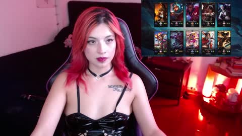 Snapshot of _lucyx__ chatting on January 17, 9:50 pm Queen. Help me reach 100 thumbs up online show from January 17, 9:50 pm