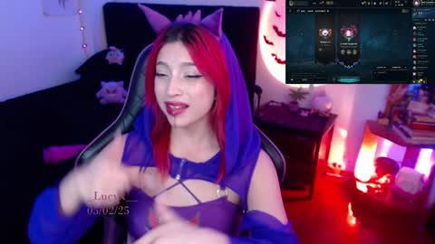 Snapshot of _lucyx__ chatting on February 5, 9:29 pm Queen. Help me reach 100 thumbs up online show from February 5, 9:29 pm