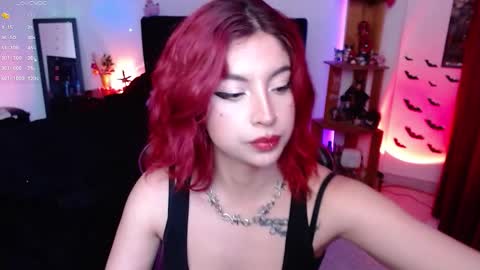 Snapshot of _lucyx__ chatting on October 5, 8:29 pm Queen. Help me reach 100 thumbs up online show from October 5, 8:29 pm