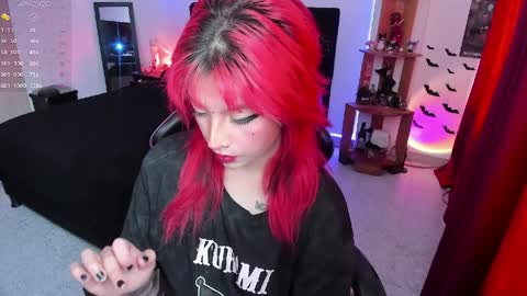 Queen.  Help me reach 100 thumbs up  online show from April 13, 9:31 pm