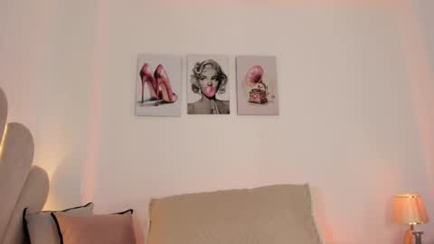 _luuciana_ online show from April 16, 3:40 am