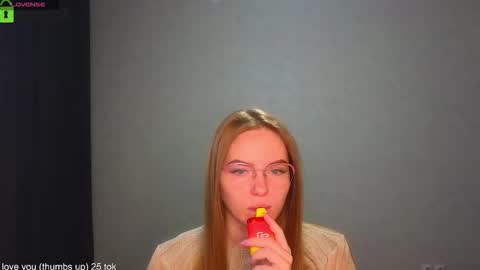Snapshot of _lysafeta_ chatting on October 24, 5:15 am Welcome guys Pleasure to see you all here My name is Lysafeta and MichaelaTip menu is active Private is open online show from October 24, 5:15 am