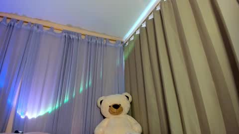 Snapshot of _maaiiaa_ chatting on February 17, 7:09 pm Maia online show from February 17, 7:09 pm