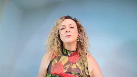 Snapshot of _madamemature_ chatting on December 17, 11:55 pm Lady Chanel online show from December 17, 11:55 pm