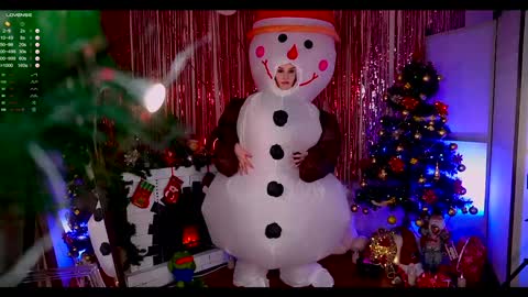 Snapshot of _madinameow_ chatting on December 27, 5:31 am Madina- Mads online show from December 27, 5:31 am